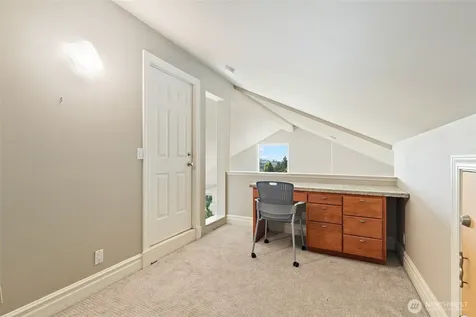 6222 37th Avenue NE Seattle WA 98115