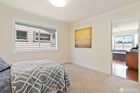 6222 37th Avenue NE Seattle WA 98115