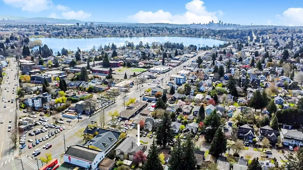 942 N 82nd Street Seattle WA 98103
