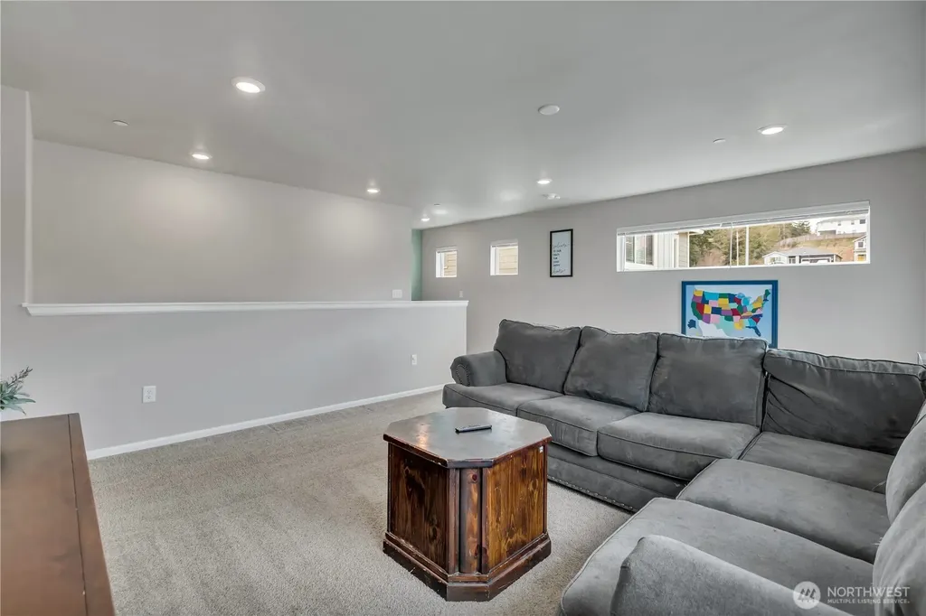 1226 Baker Heights Loop Bremerton WA 98312