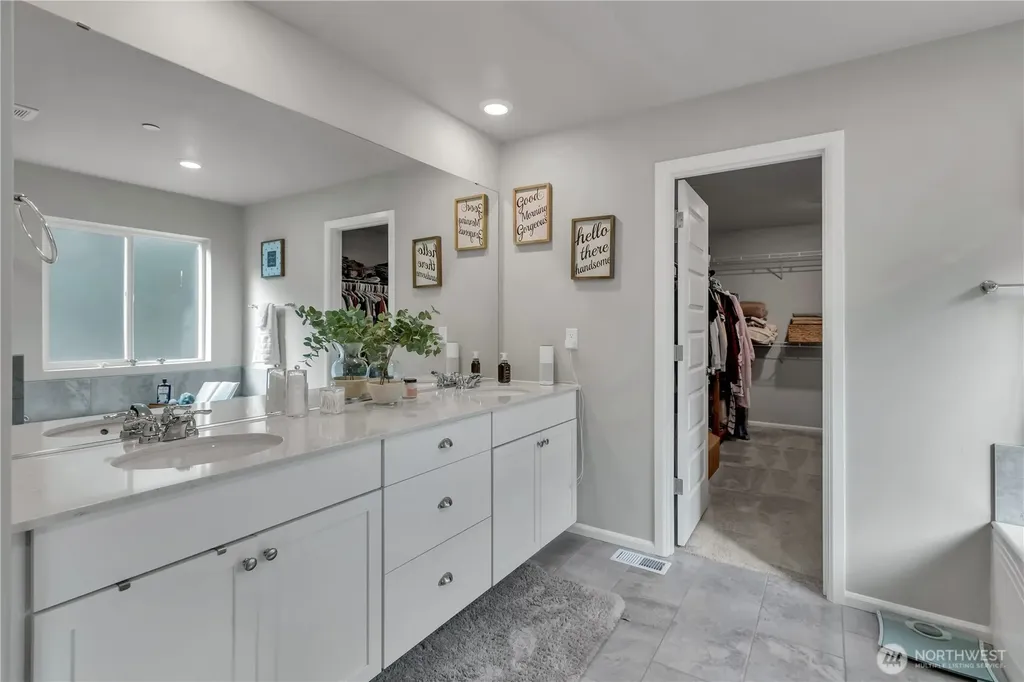 1226 Baker Heights Loop Bremerton WA 98312