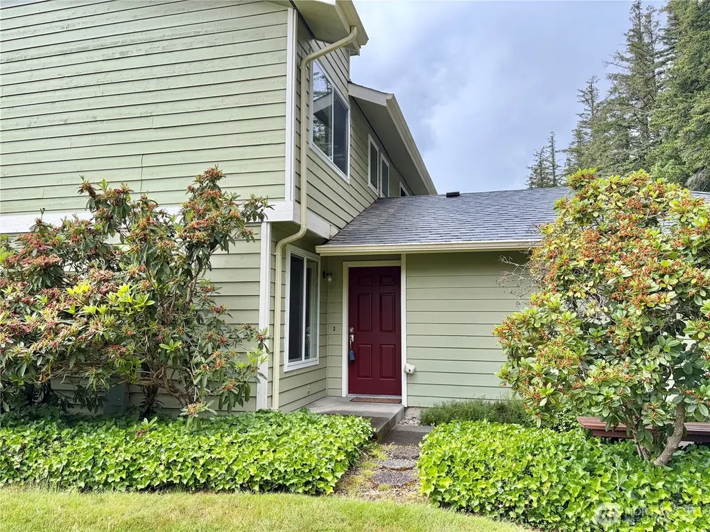 3945 NW Fairway Lane Bremerton WA 98312