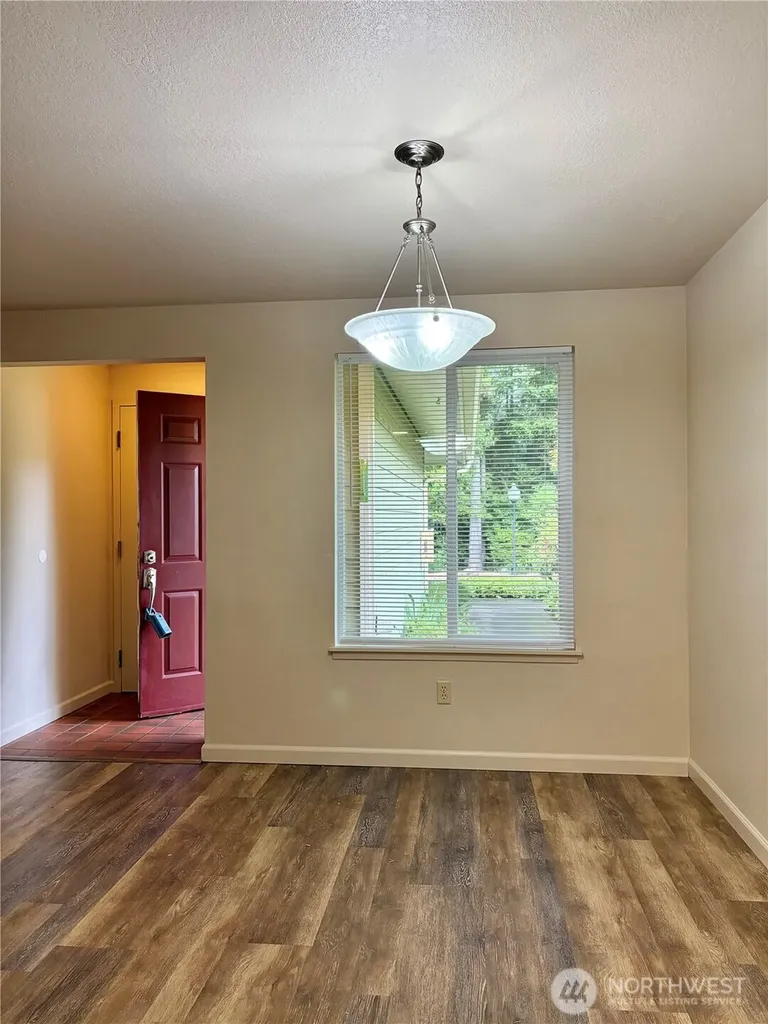 3945 NW Fairway Lane Bremerton WA 98312