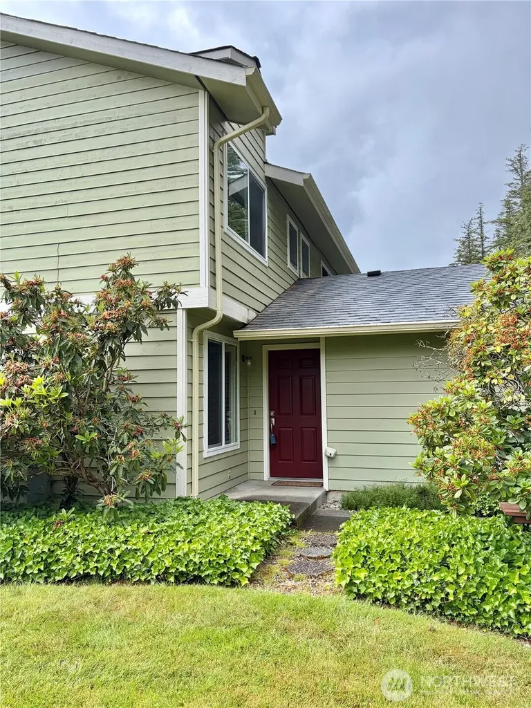 3945 NW Fairway Lane Bremerton WA 98312