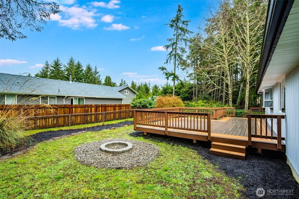 559 Weatherwax Loop NE Ocean Shores WA 98569