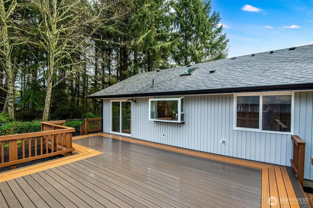 559 Weatherwax Loop NE Ocean Shores WA 98569