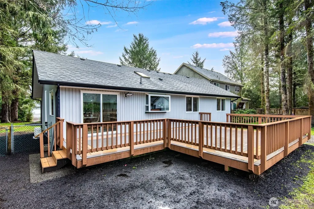 559 Weatherwax Loop NE Ocean Shores WA 98569