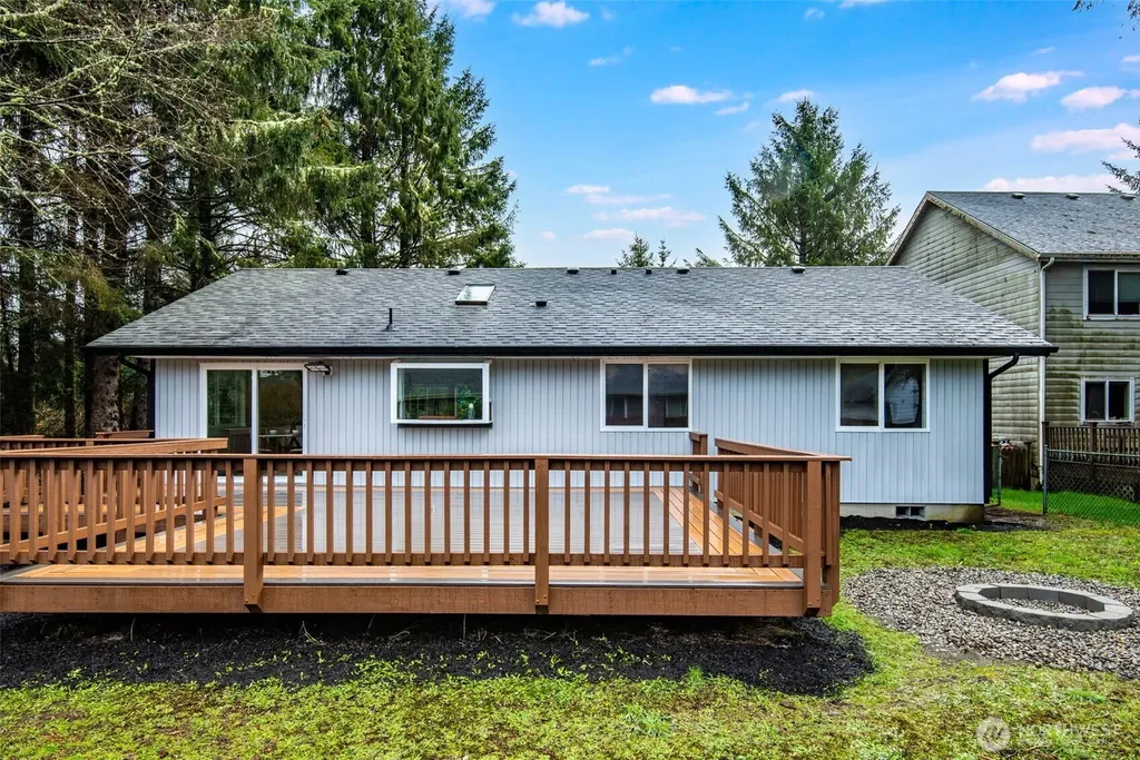559 Weatherwax Loop NE Ocean Shores WA 98569