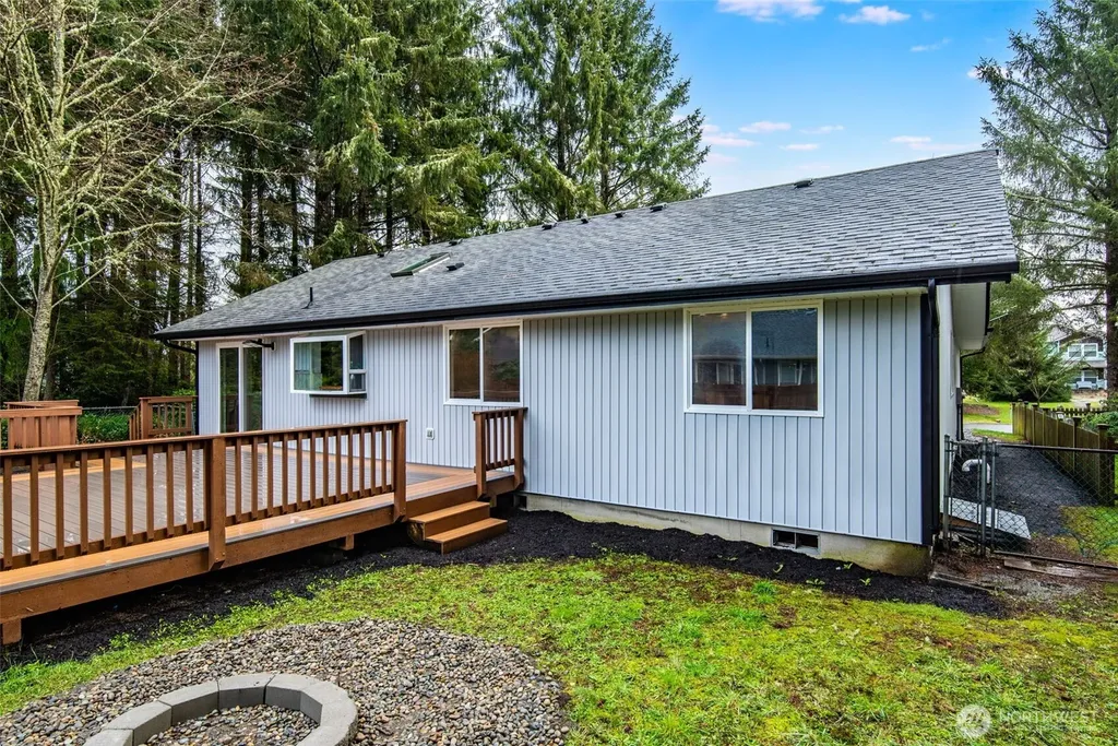 559 Weatherwax Loop NE Ocean Shores WA 98569
