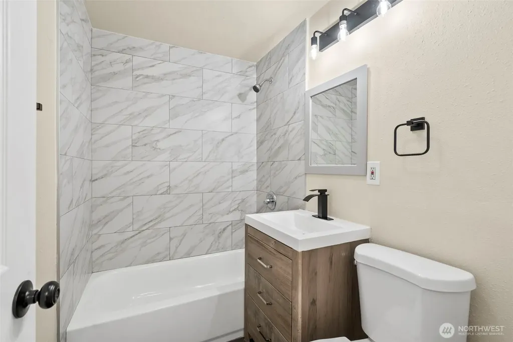 3012 SW 102nd Street Seattle WA 98146