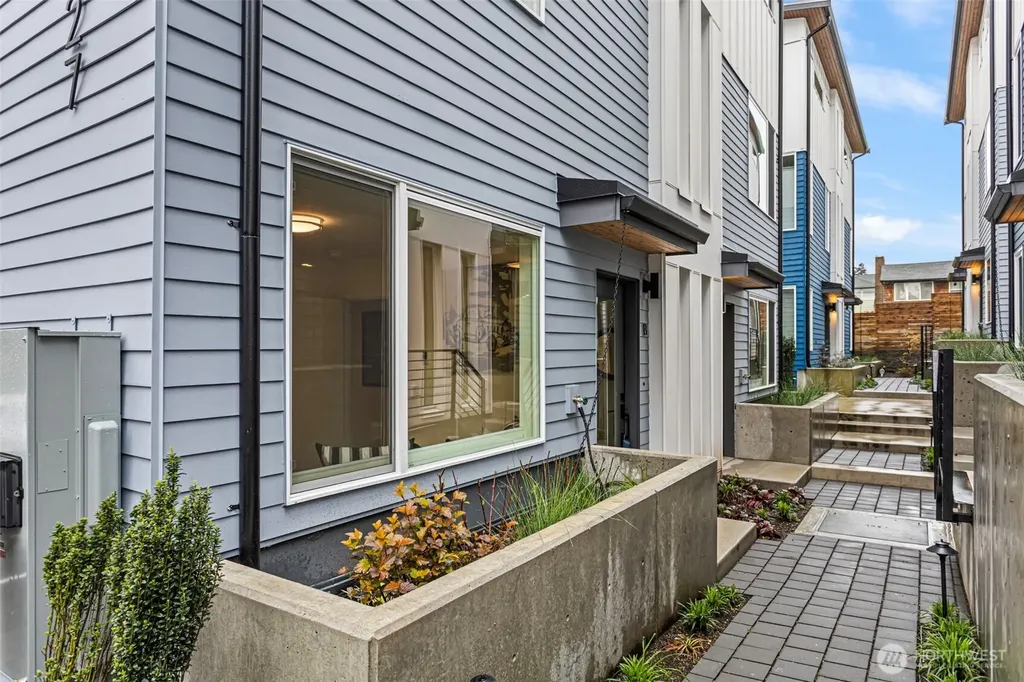 2527 29th Avenue S Seattle WA 98144