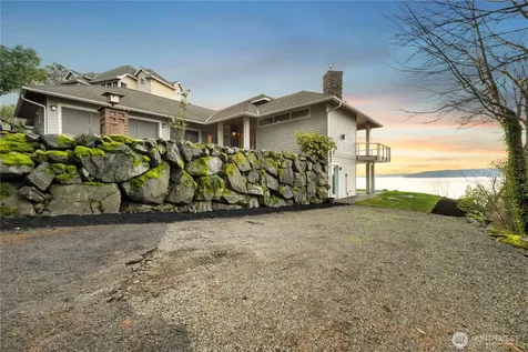 8204 East Side Drive NE Tacoma WA 98422