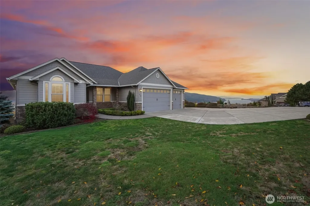 49 Essex Drive Kelso WA 98626