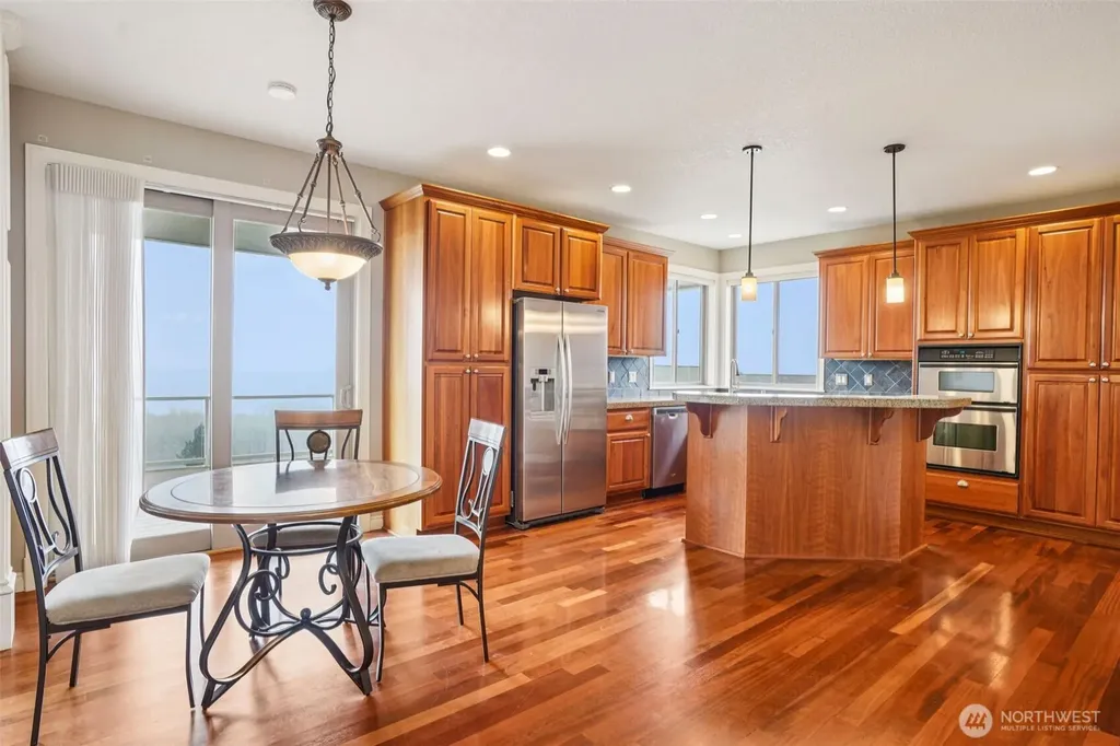 49 Essex Drive Kelso WA 98626
