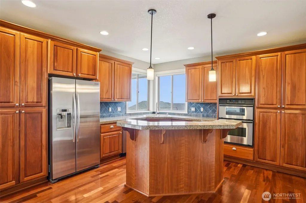 49 Essex Drive Kelso WA 98626