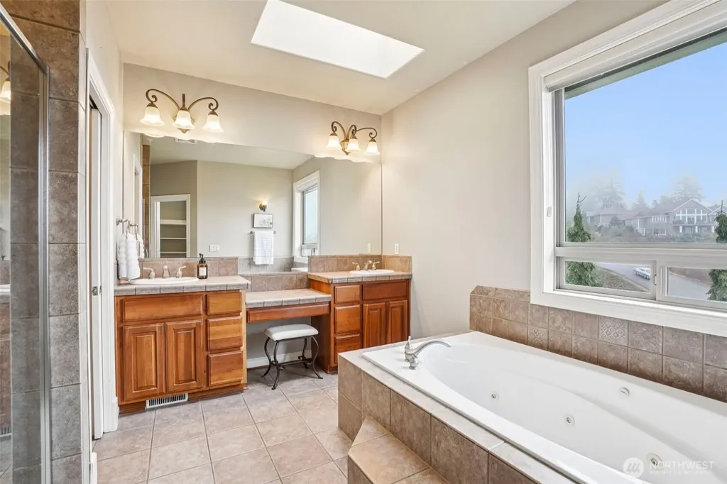 49 Essex Drive Kelso WA 98626