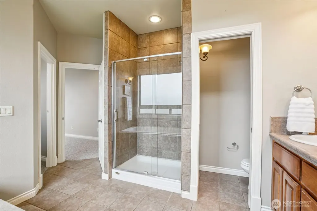 49 Essex Drive Kelso WA 98626