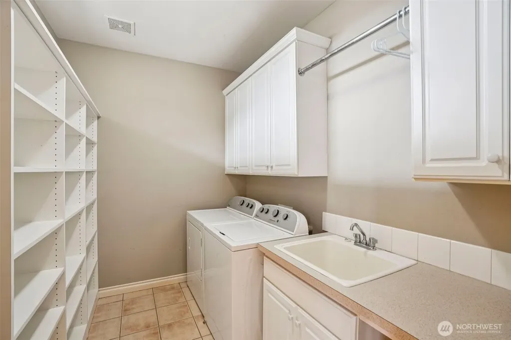49 Essex Drive Kelso WA 98626