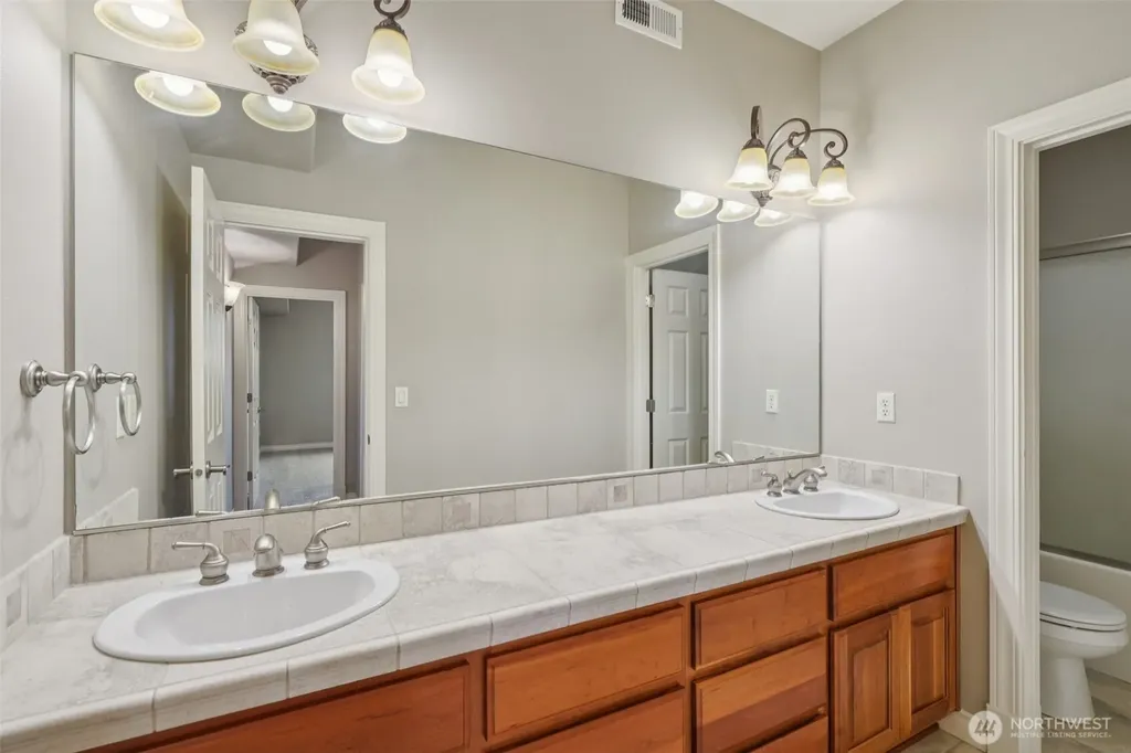 49 Essex Drive Kelso WA 98626