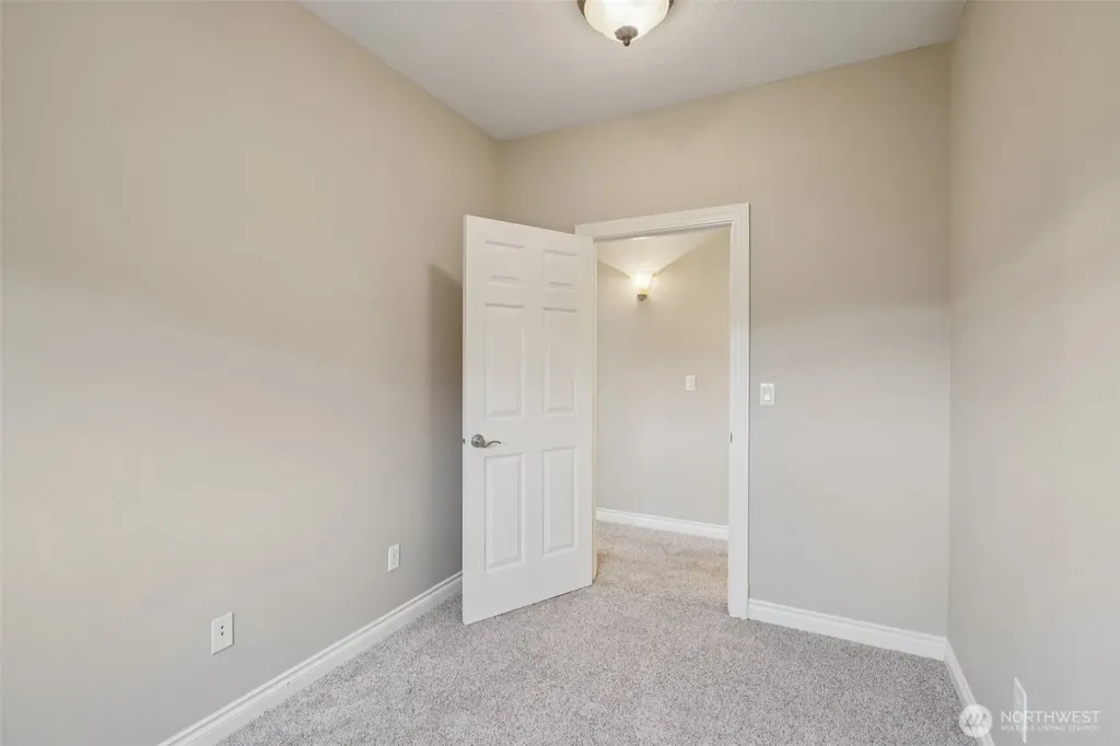 49 Essex Drive Kelso WA 98626