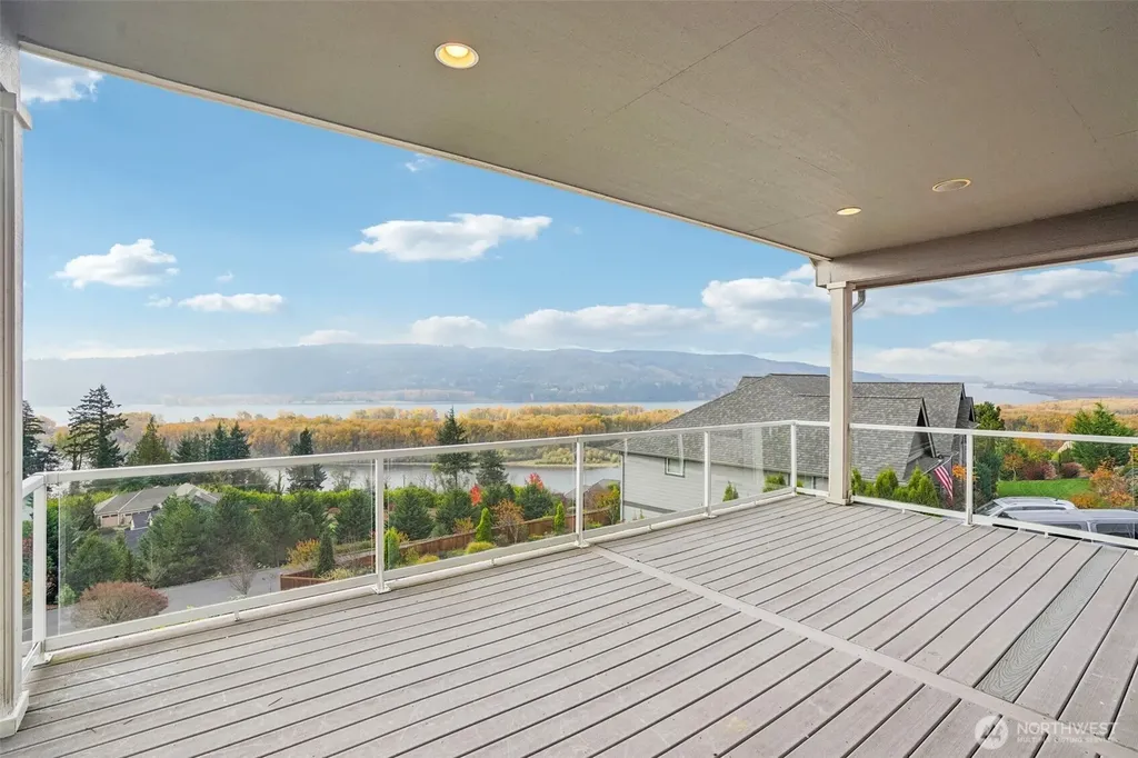 49 Essex Drive Kelso WA 98626