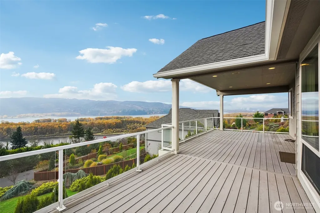 49 Essex Drive Kelso WA 98626