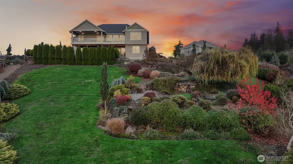 49 Essex Drive Kelso WA 98626