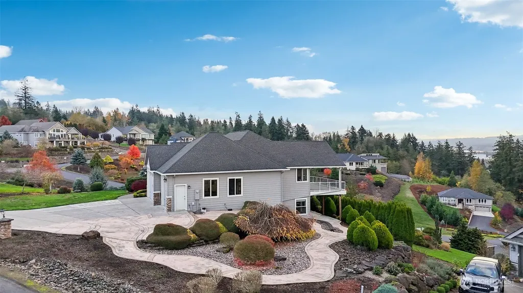49 Essex Drive Kelso WA 98626