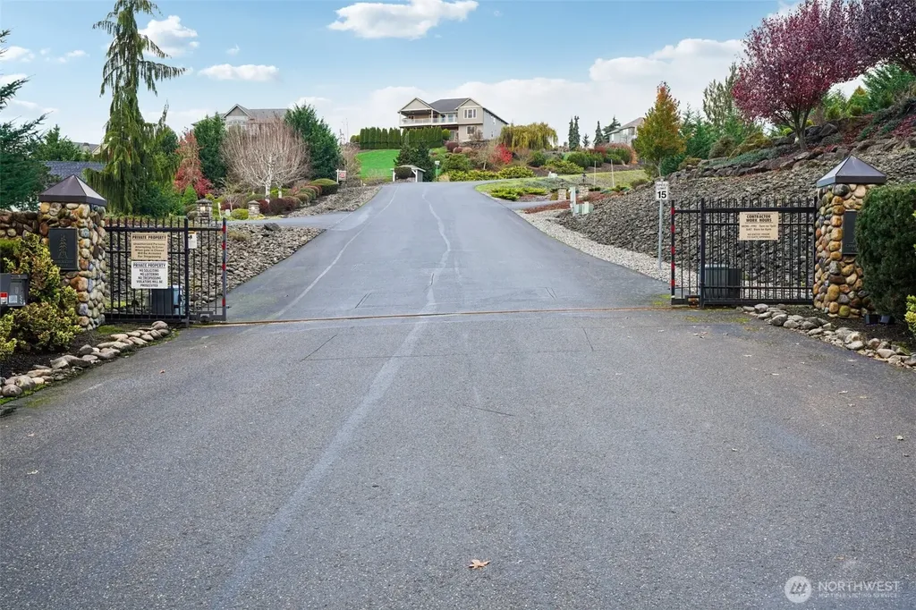 49 Essex Drive Kelso WA 98626
