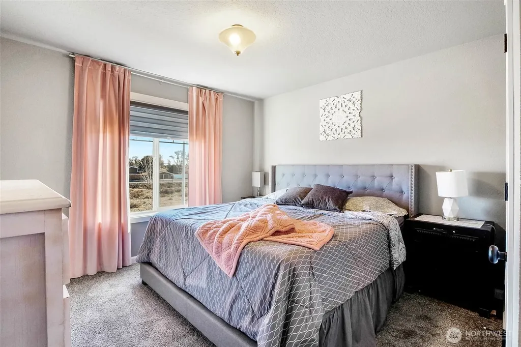 302 N Towhee Street Moses Lake WA 98837