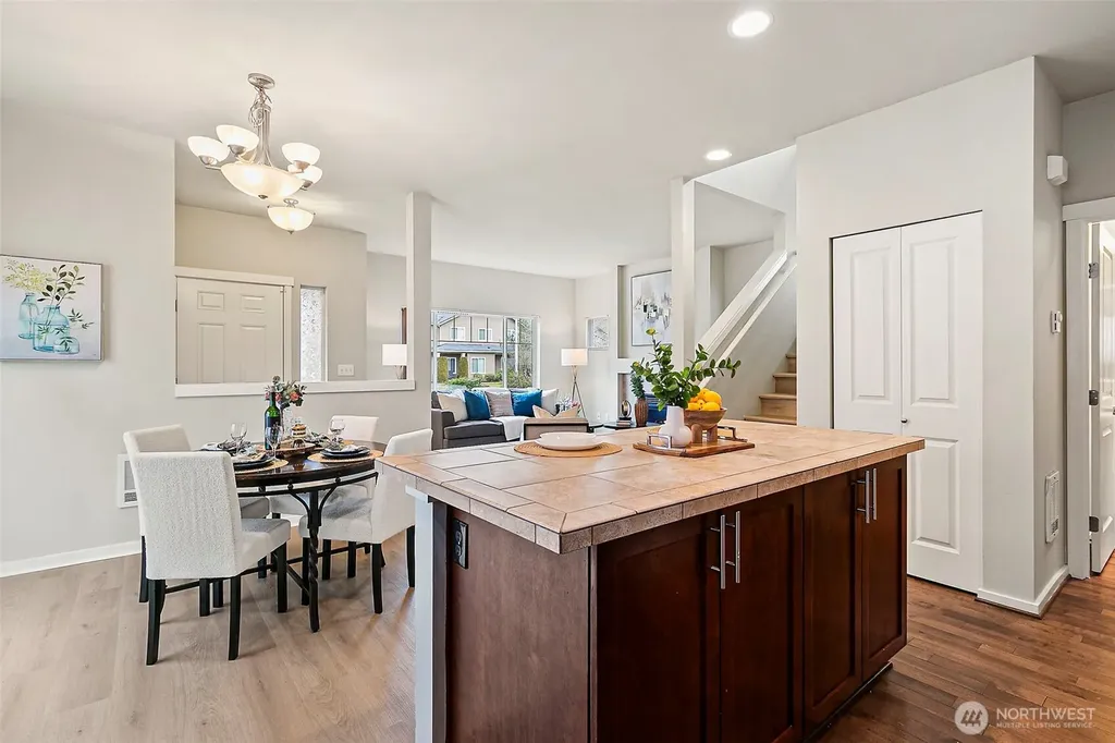 1051 42nd Court NE Auburn WA 98002