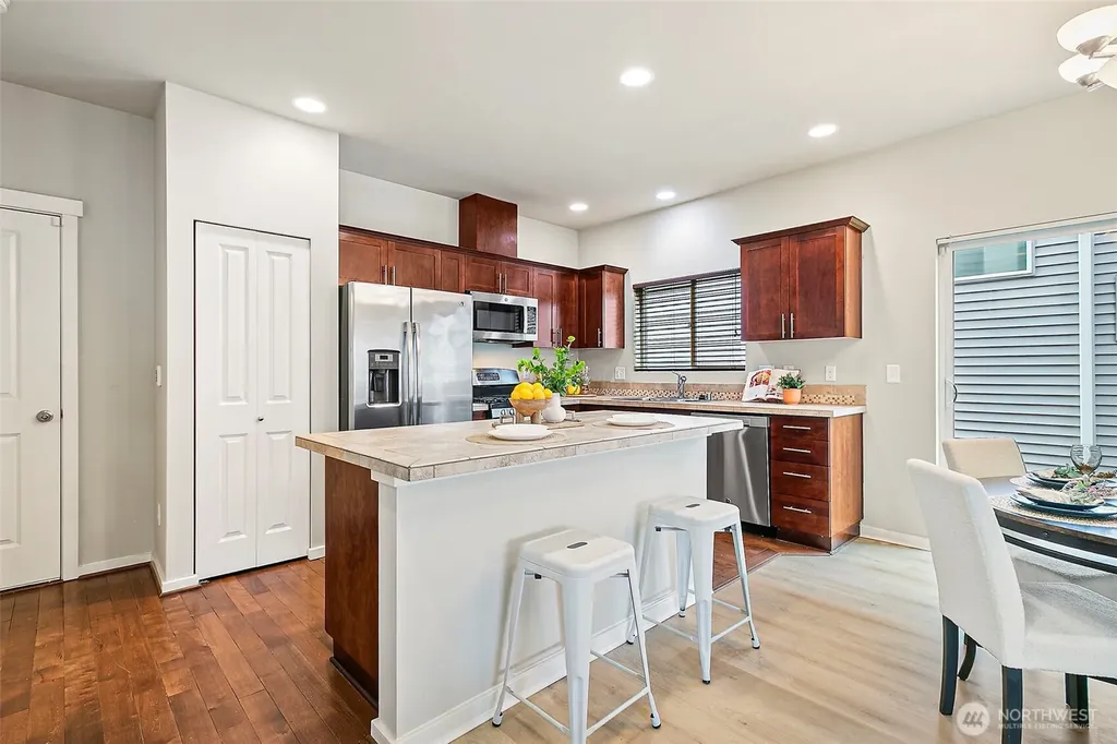 1051 42nd Court NE Auburn WA 98002