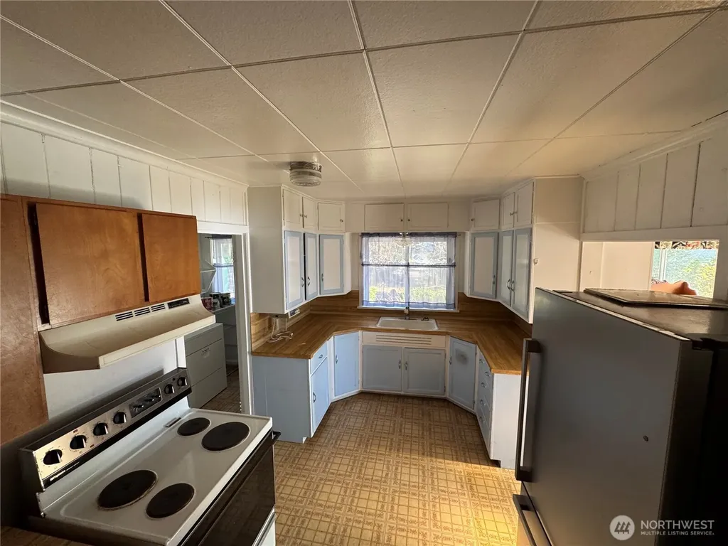 7350 NE North Shore Road Belfair WA 98528