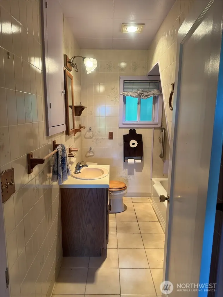 7350 NE North Shore Road Belfair WA 98528