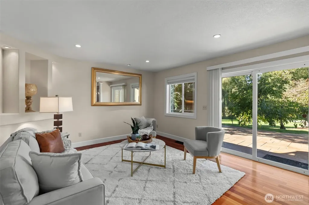 3725 Hollywood Drive NE Olympia WA 98516