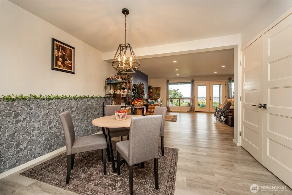 1301 S 3rd Avenue Sequim WA 98382