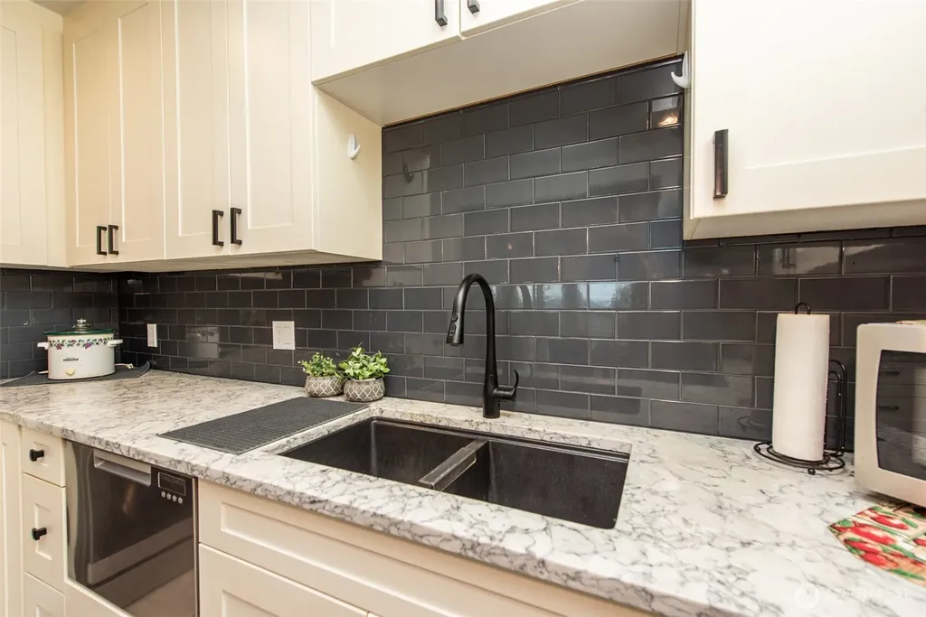 1301 S 3rd Avenue Sequim WA 98382