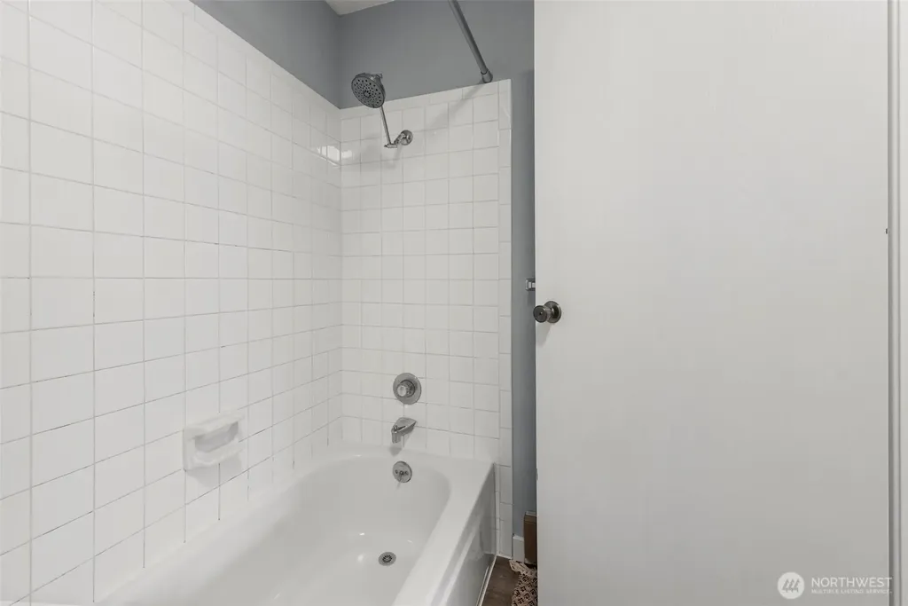725 9th Avenue S Kirkland WA 98033