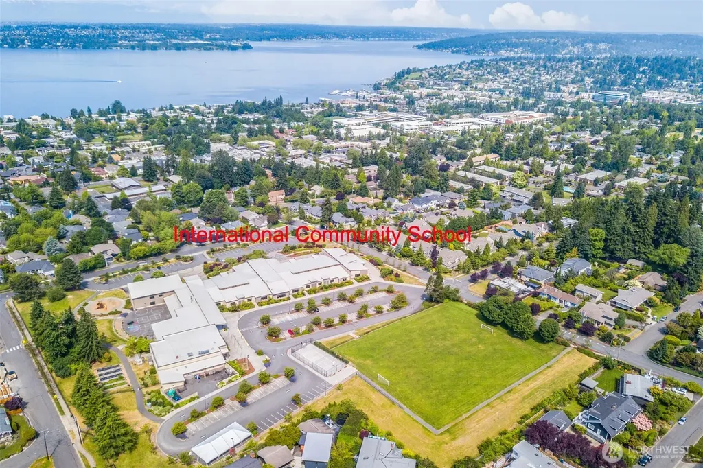 725 9th Avenue S Kirkland WA 98033