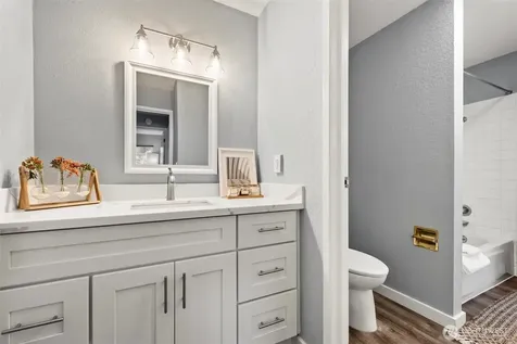 725 9th Avenue S Kirkland WA 98033