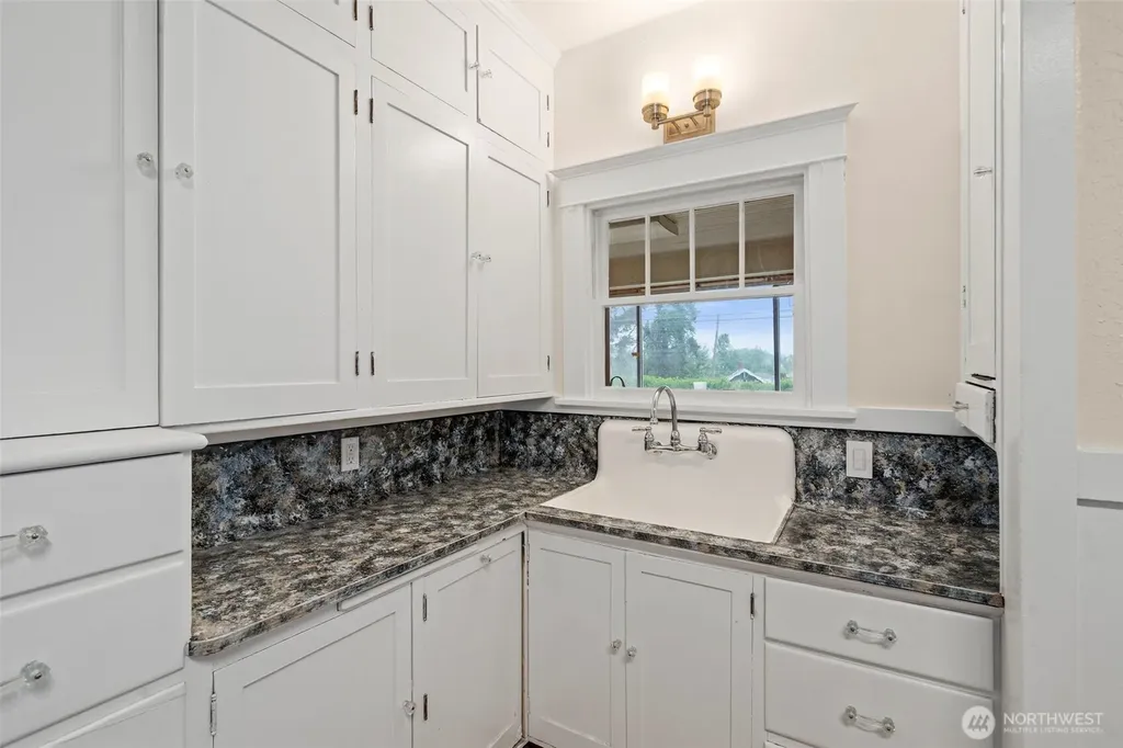26 SE Spring Street Chehalis WA 98532