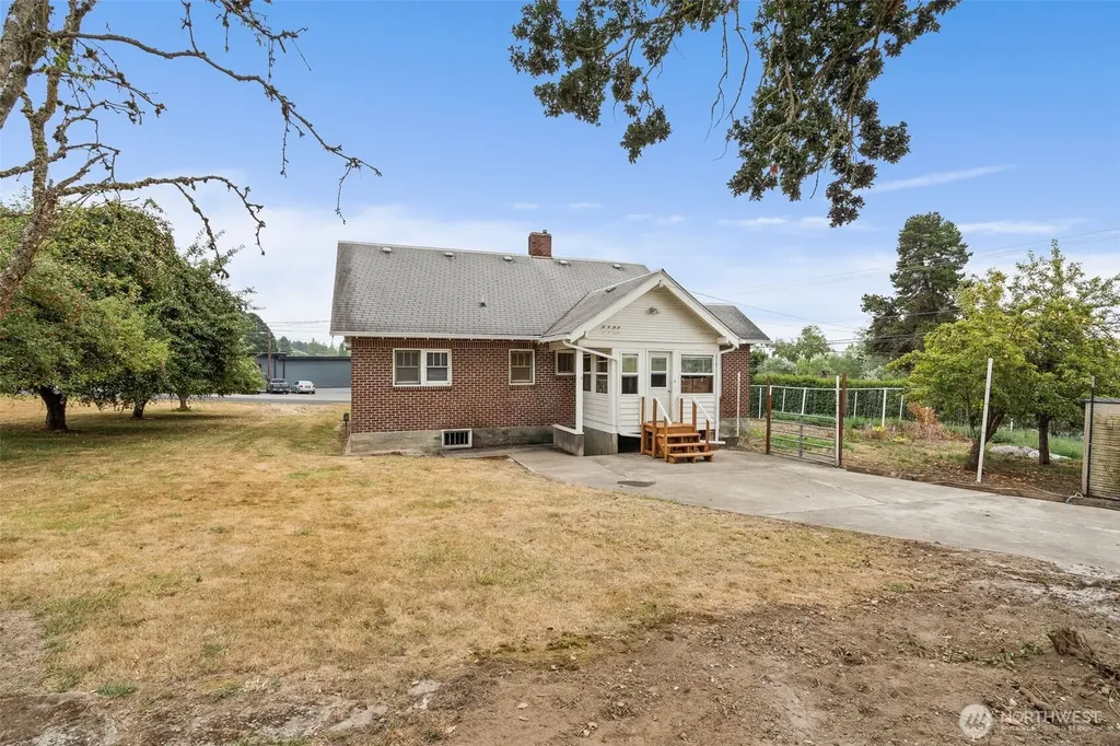 26 SE Spring Street Chehalis WA 98532