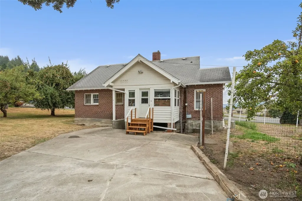 26 SE Spring Street Chehalis WA 98532