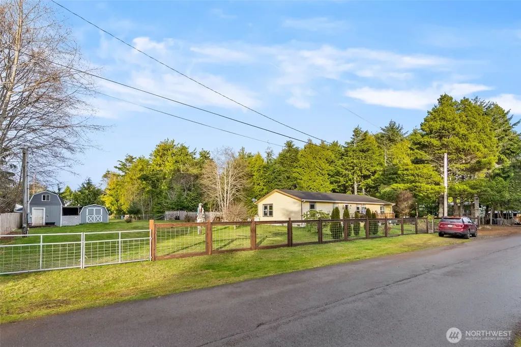 35 Paradise Lane Pacific Beach WA 98571