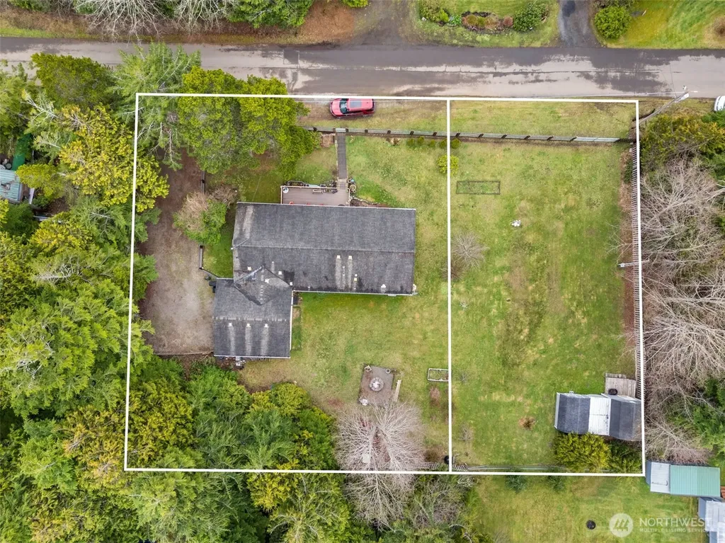 35 Paradise Lane Pacific Beach WA 98571