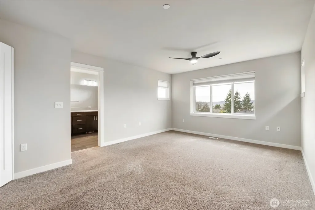 20702 93rd Place S Kent WA 98031