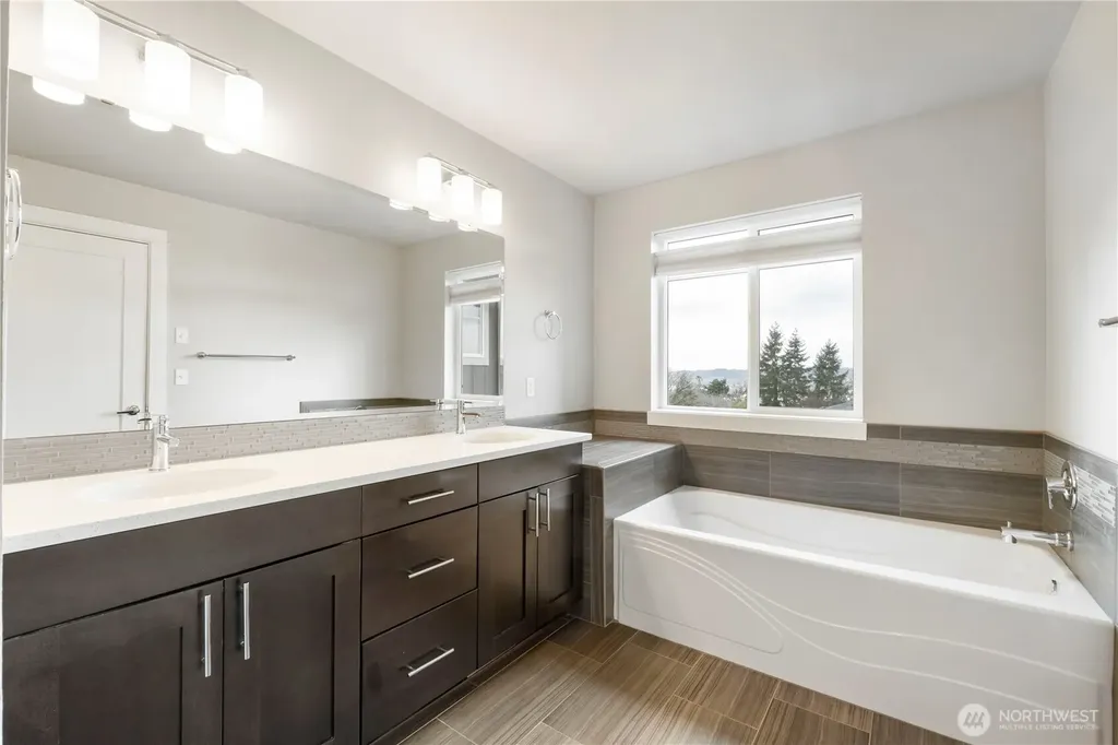 20702 93rd Place S Kent WA 98031
