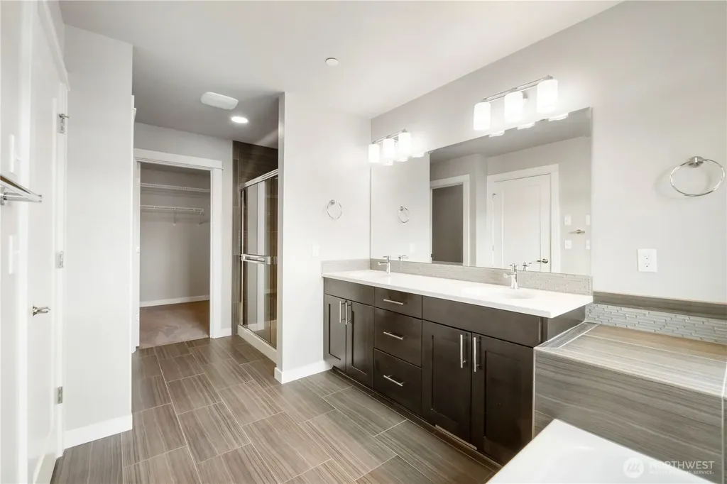 20702 93rd Place S Kent WA 98031