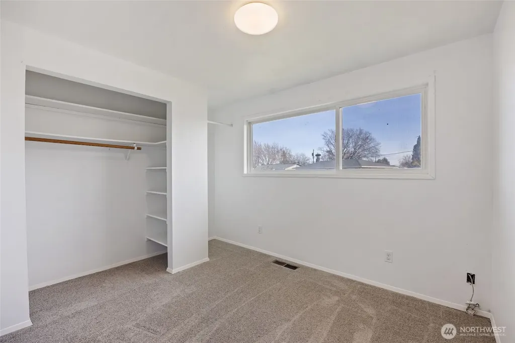 1634 S Wallace Street Moses Lake WA 98837