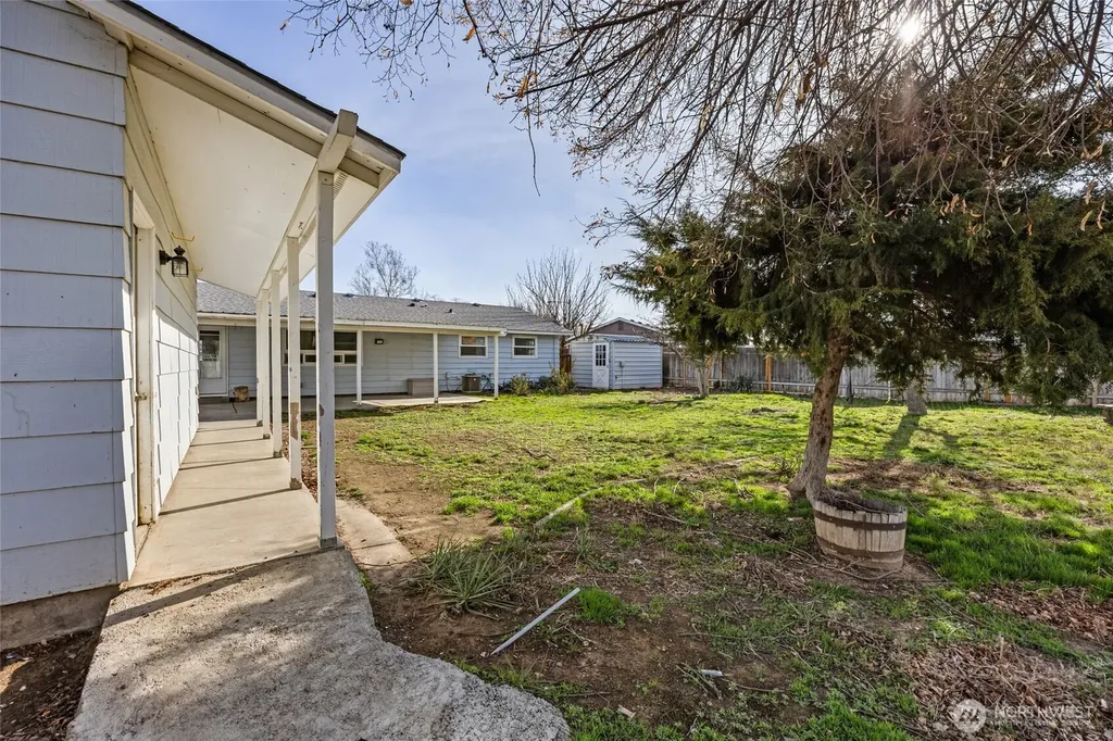 1634 S Wallace Street Moses Lake WA 98837